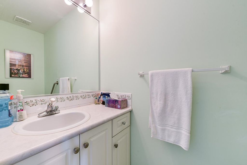 listing image 1105825344216000455