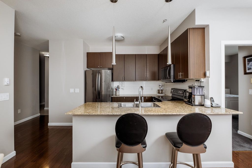 listing image 1102857854299498140