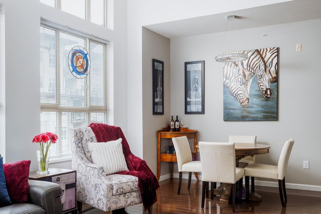 listing image 1106021791078660352