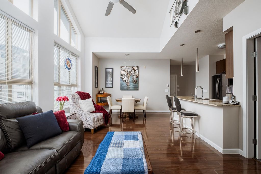 listing image 1104945034344101993