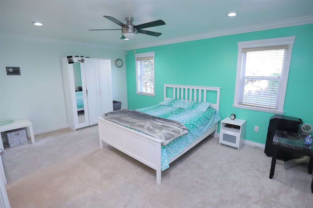 listing image 1109930700553608756