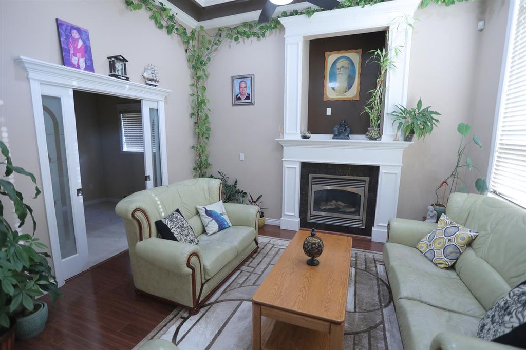 listing image 1102933347398542236