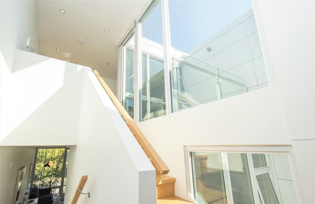 listing image 1100769500659779069