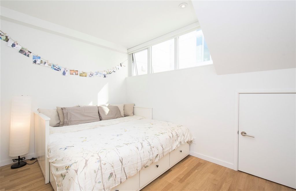 listing image 1103928381625974673