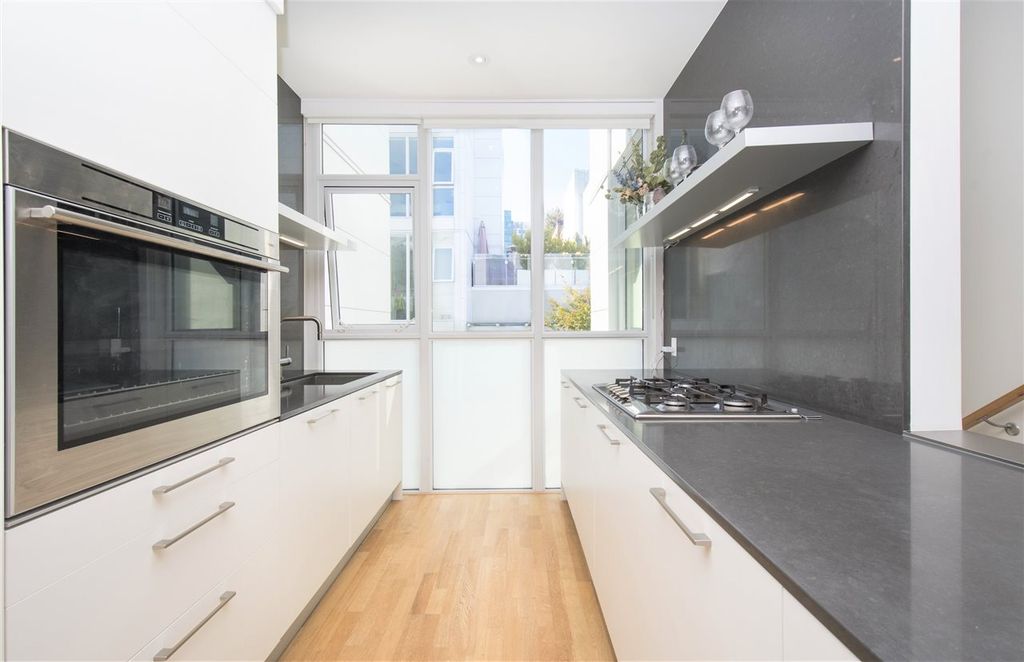 listing image 1101379412540965758
