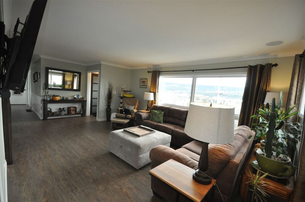 listing image 1105192128731721074