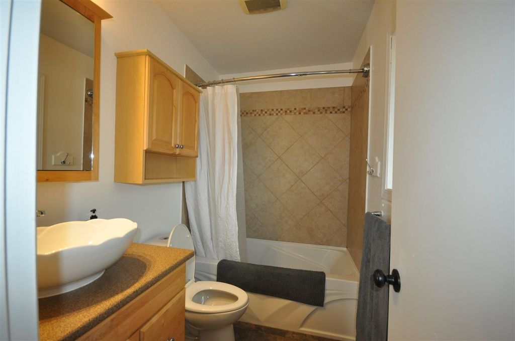 listing image 1105195320569466752