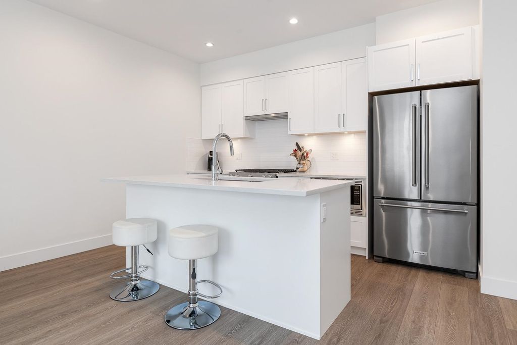 listing image 1106112077595809331