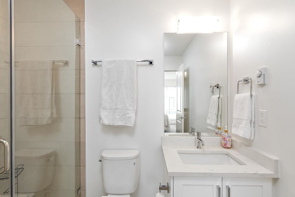 listing image 1108007614347393779