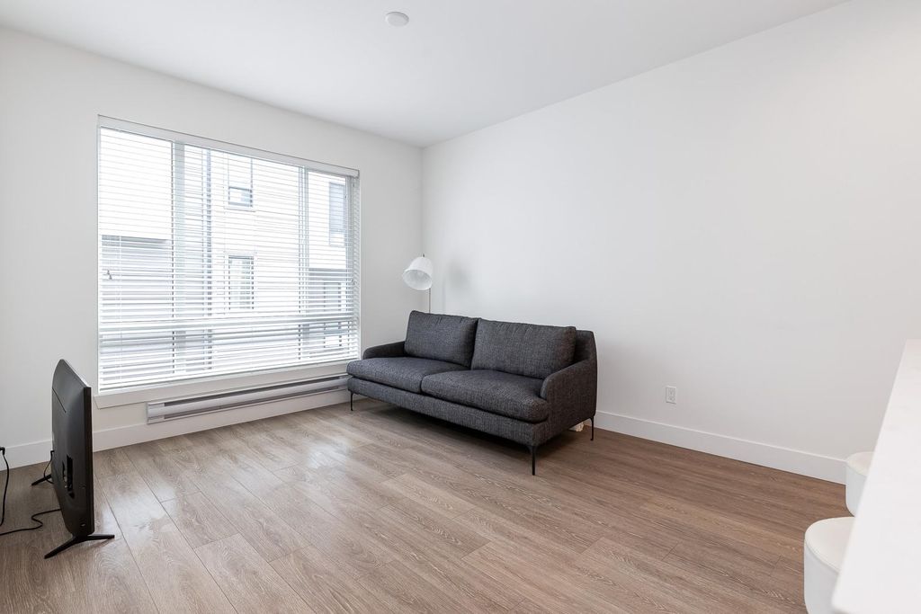 listing image 1105949926077502656