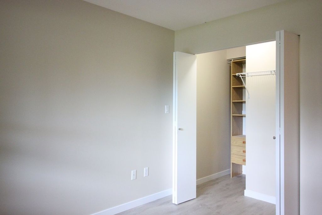 listing image 1106412489643741764
