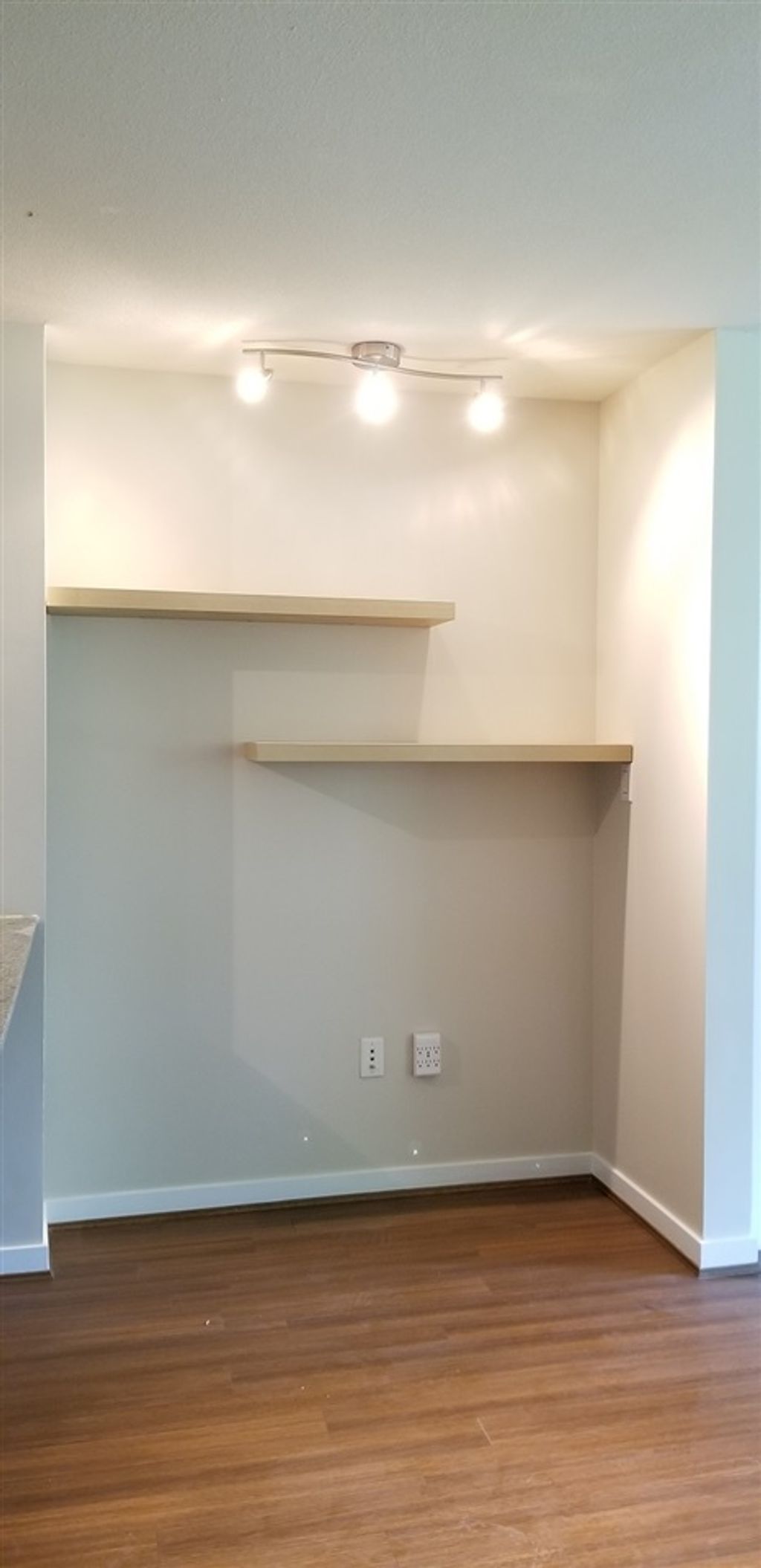 listing image 1100468323290921531