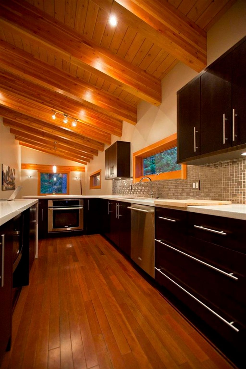 listing image 1102124137304052933