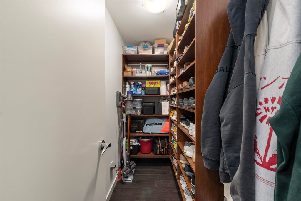 listing image 1107736726746108761