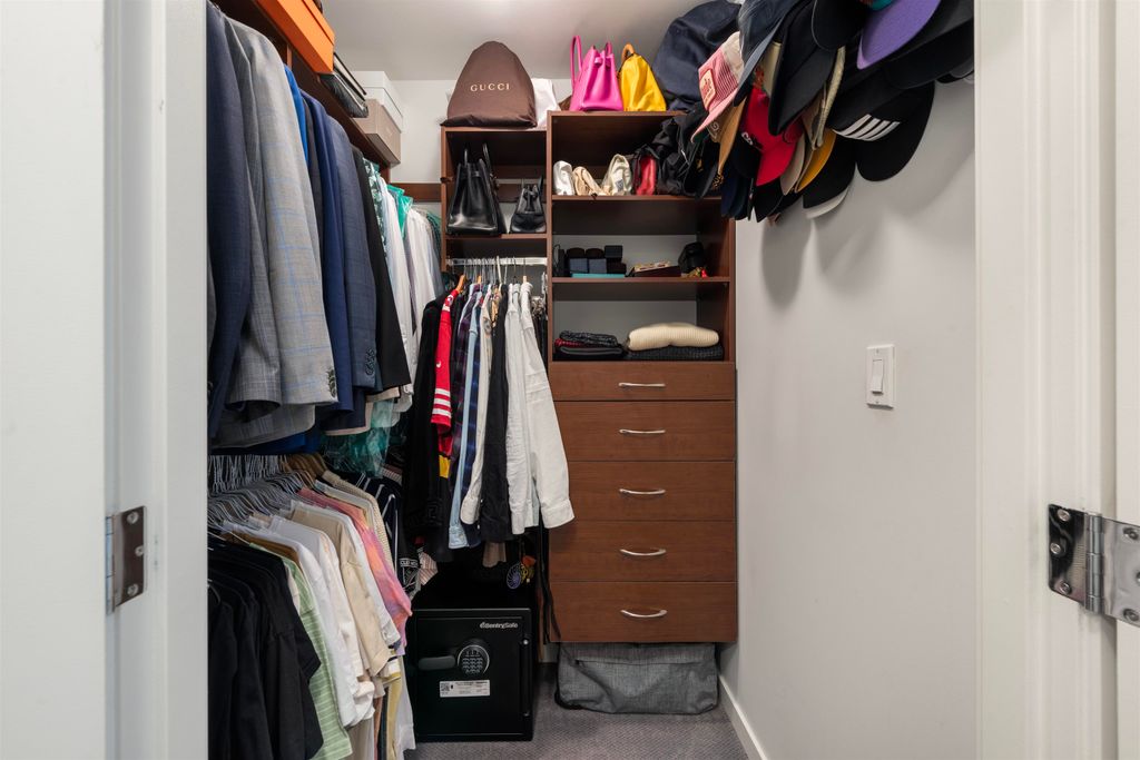 listing image 1106549995196412867