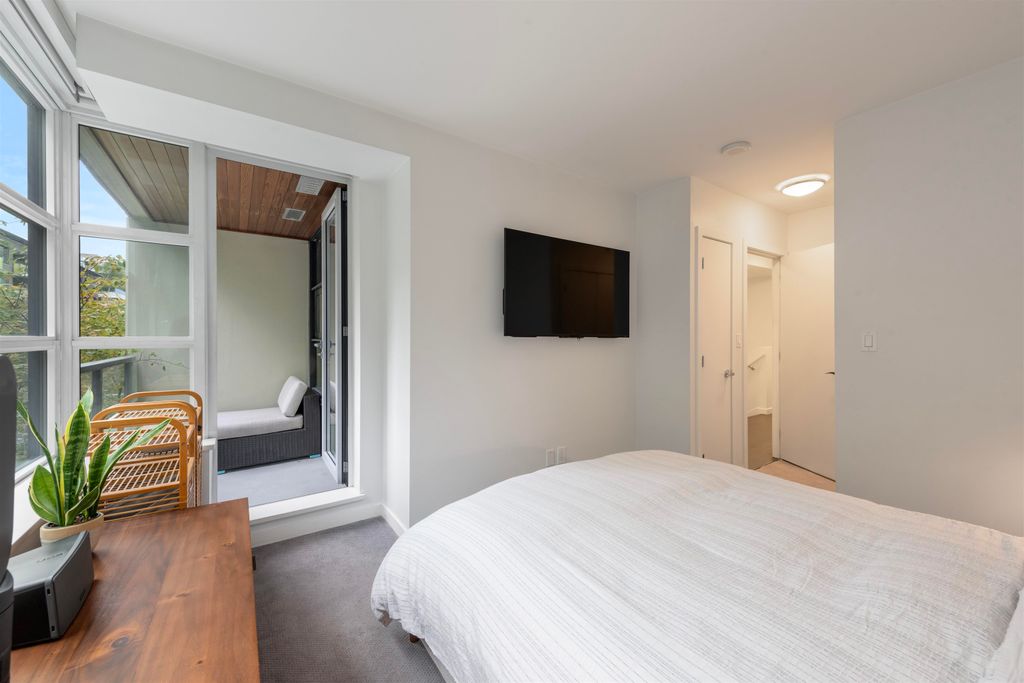 listing image 1109158077137557884