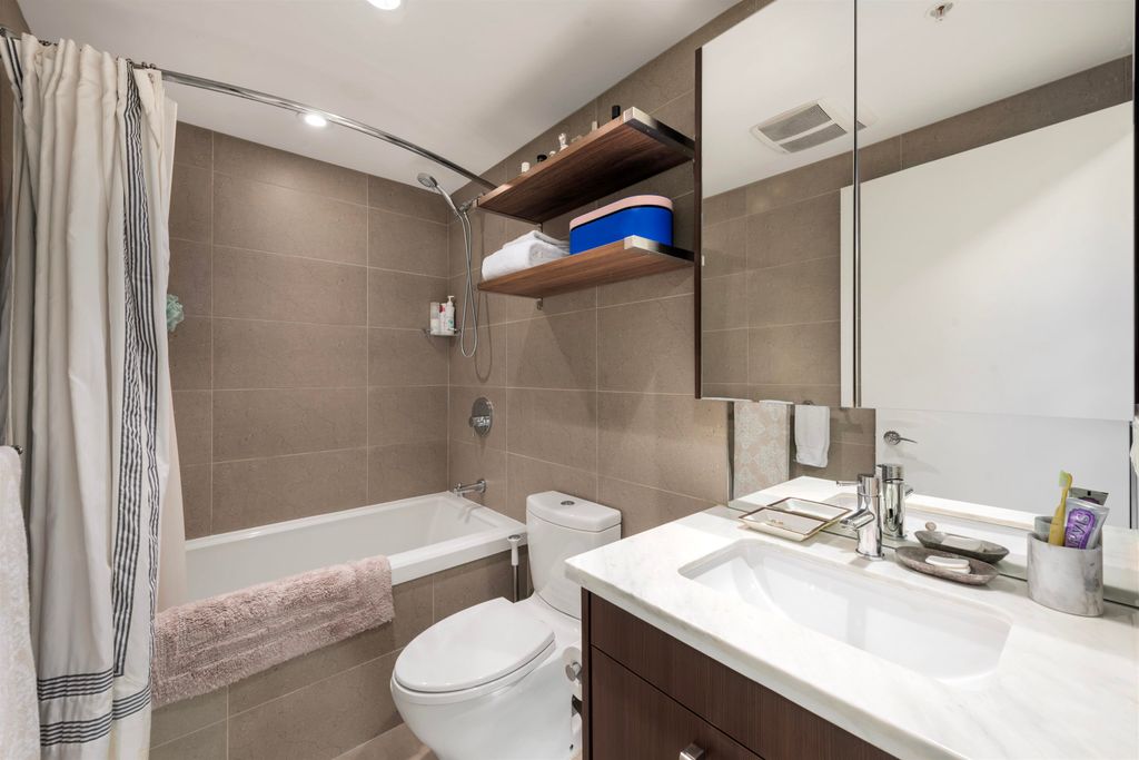 listing image 1109158228304575076