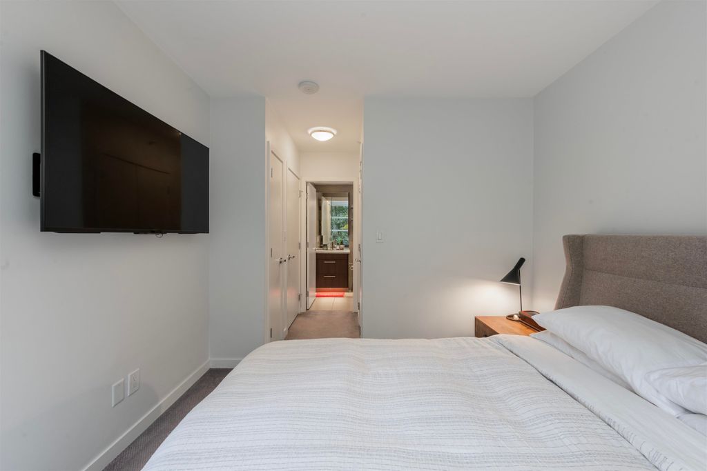 listing image 1100829923374918597