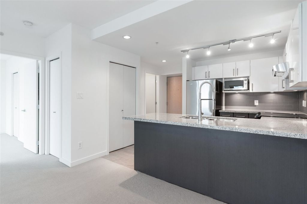 listing image 1105213226742964226