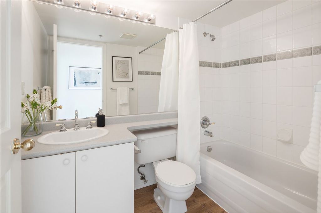 listing image 1109869078790395651