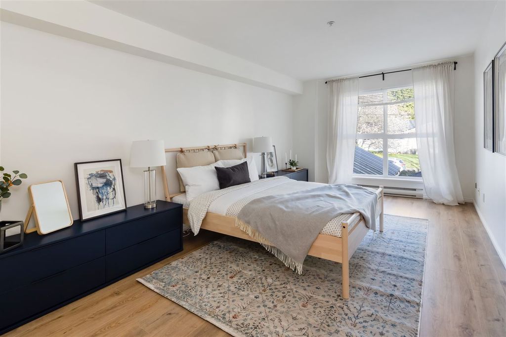 listing image 1103792640218086835