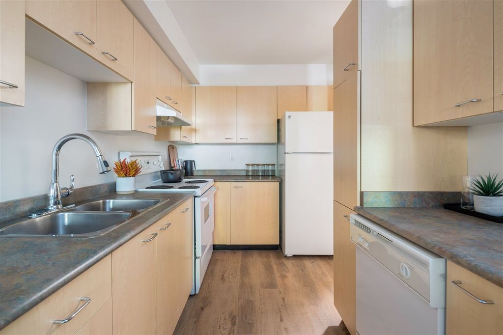 listing image 1104433568578443467