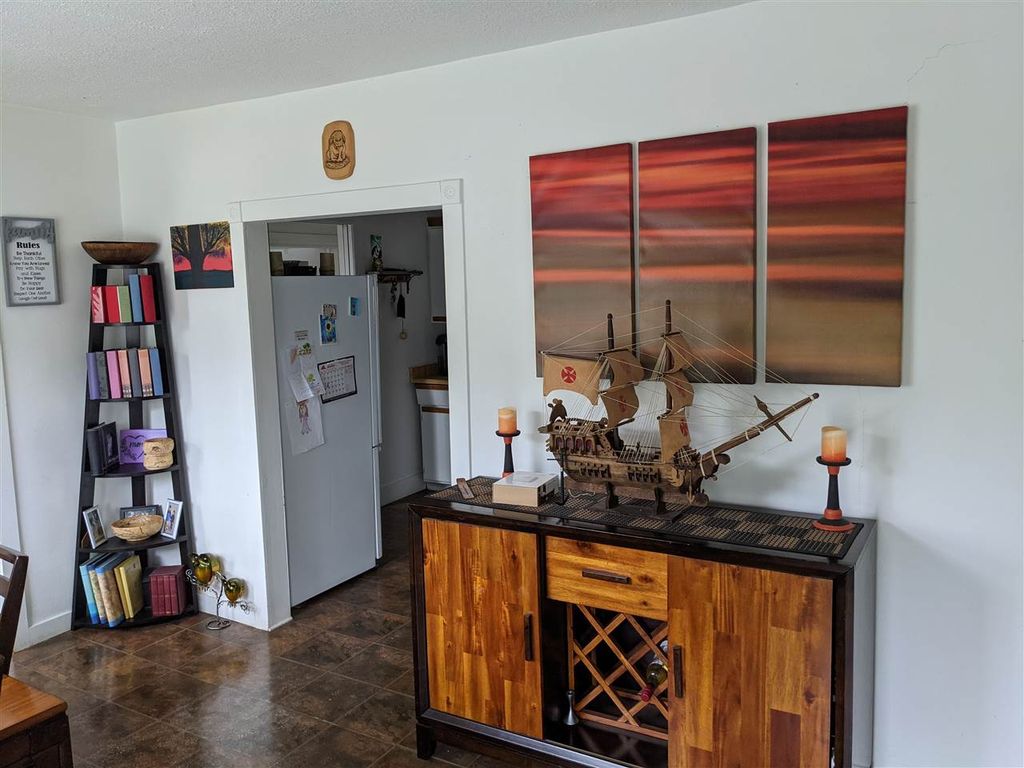 listing image 1102762873378262079