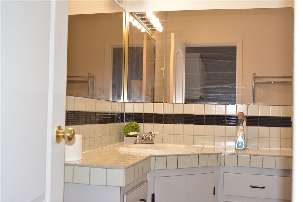 listing image 1108670695147724182