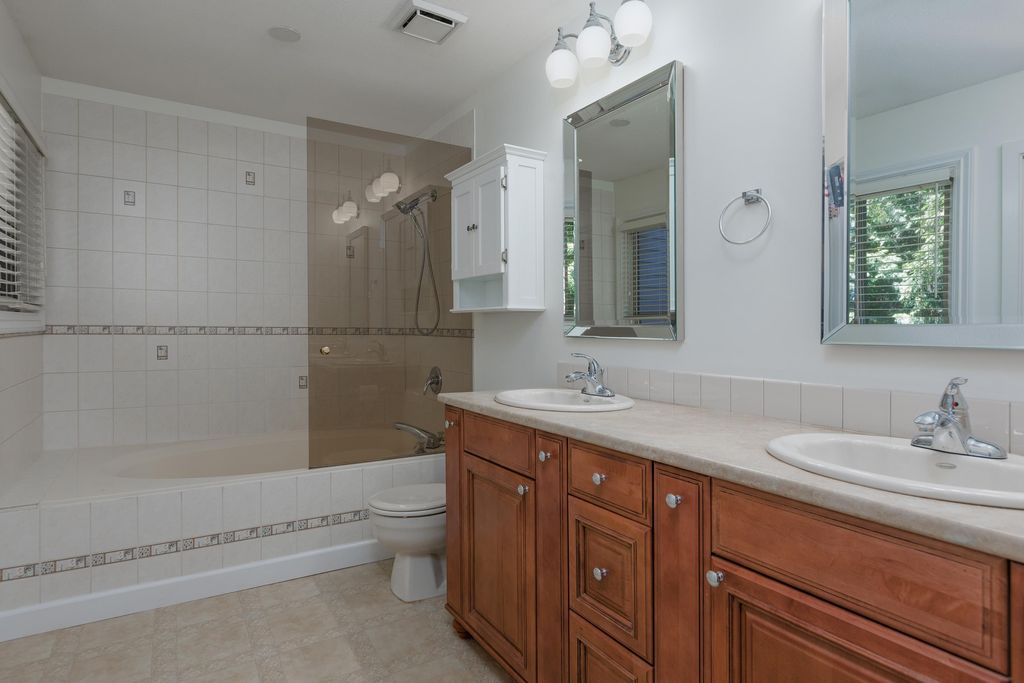 listing image 1103498030802715810