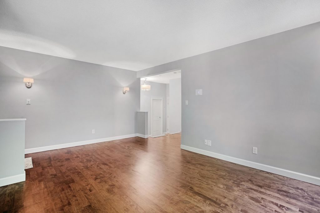 listing image 1109592775916385580