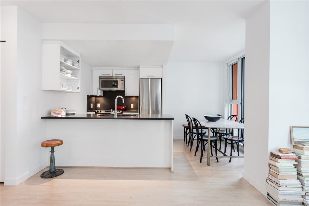 listing image 1102849462497193612