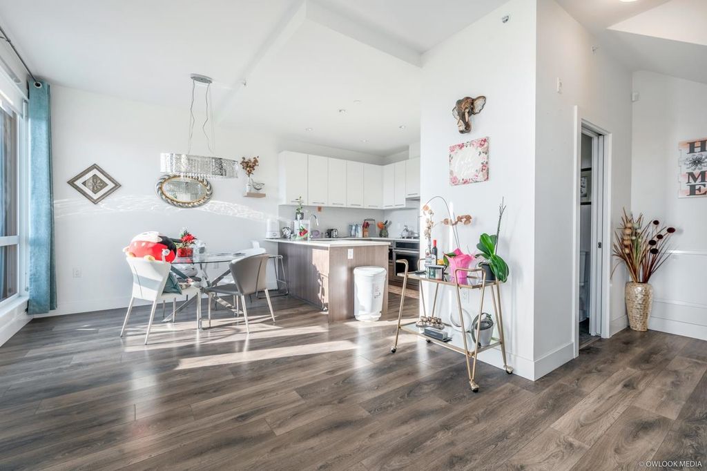 listing image 1102830643150335829