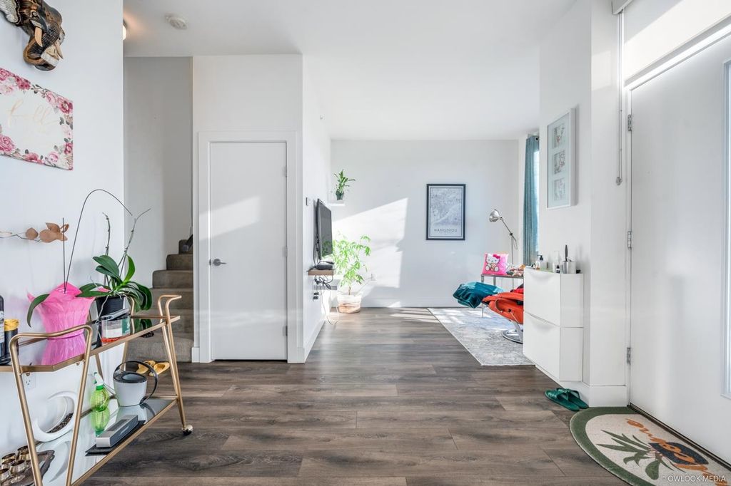 listing image 1106552353053435850