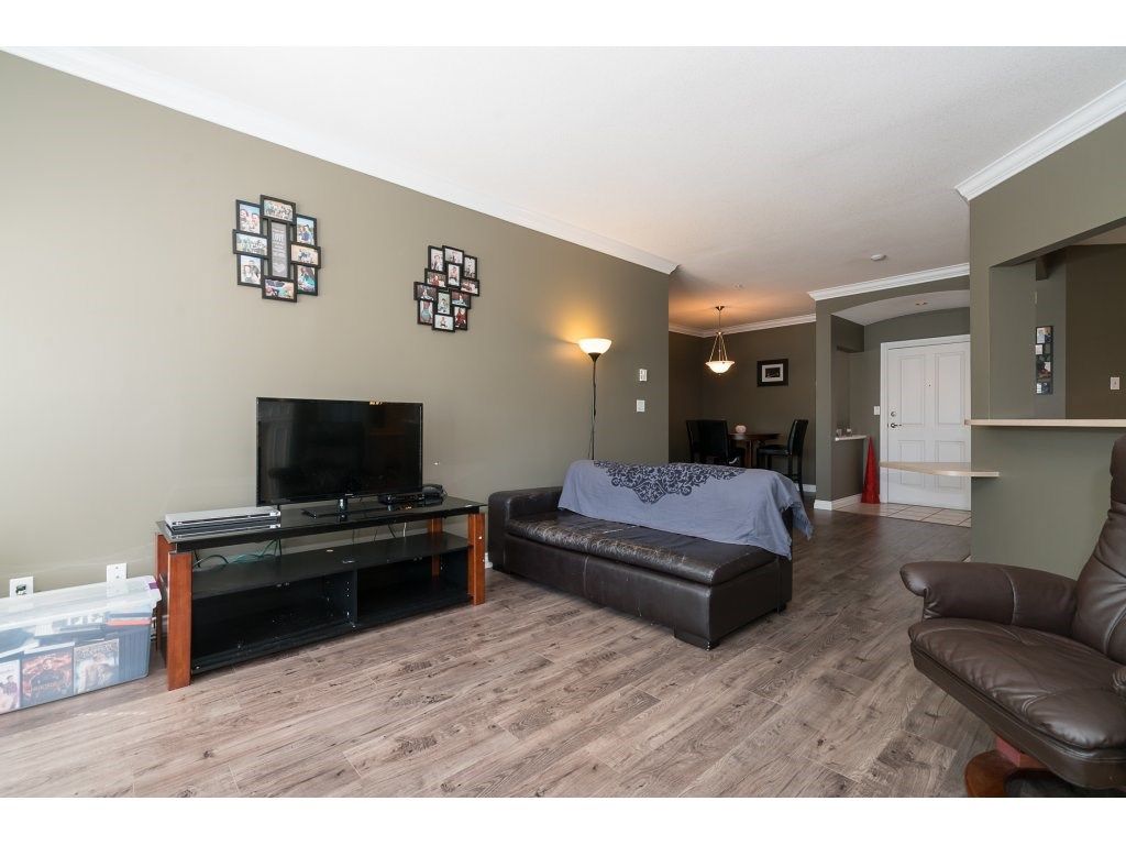 listing image 1100181336721399047