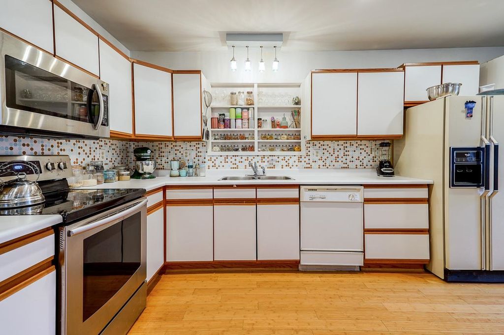 listing image 1100363470057919068