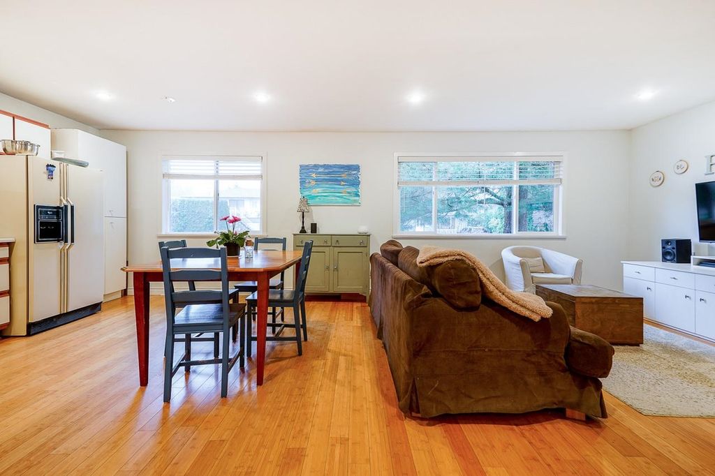 listing image 1105601794459836408