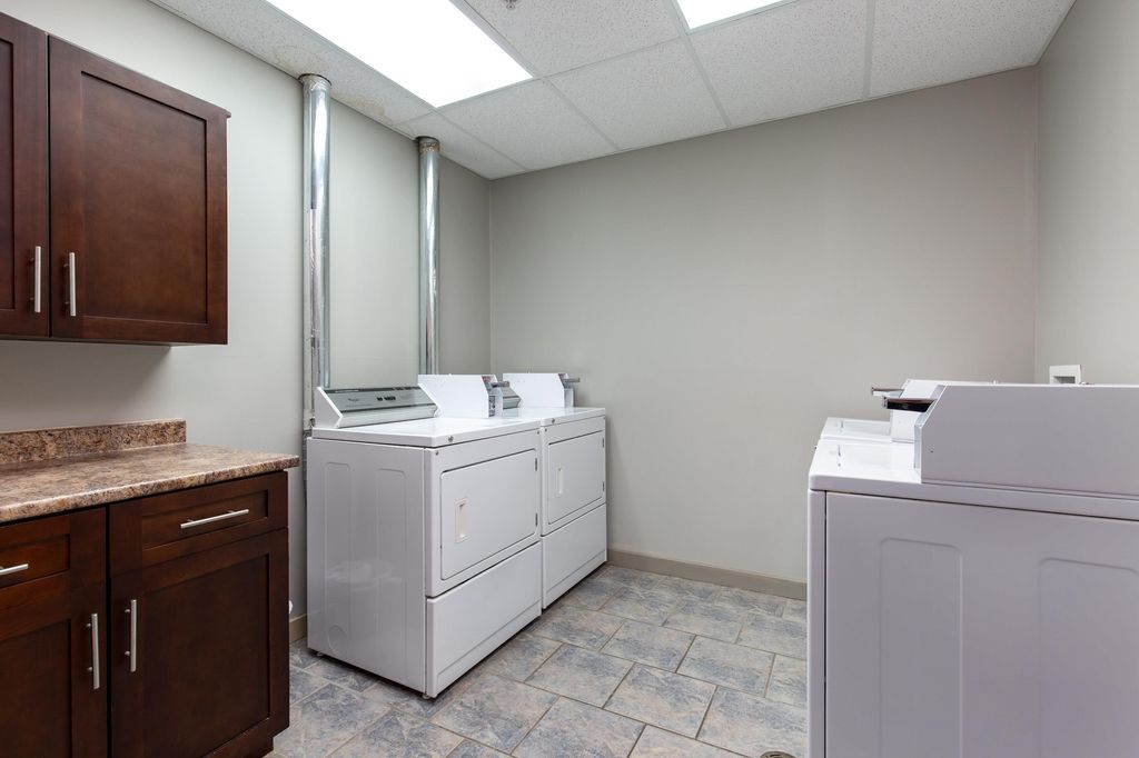 listing image 1100254654787755460