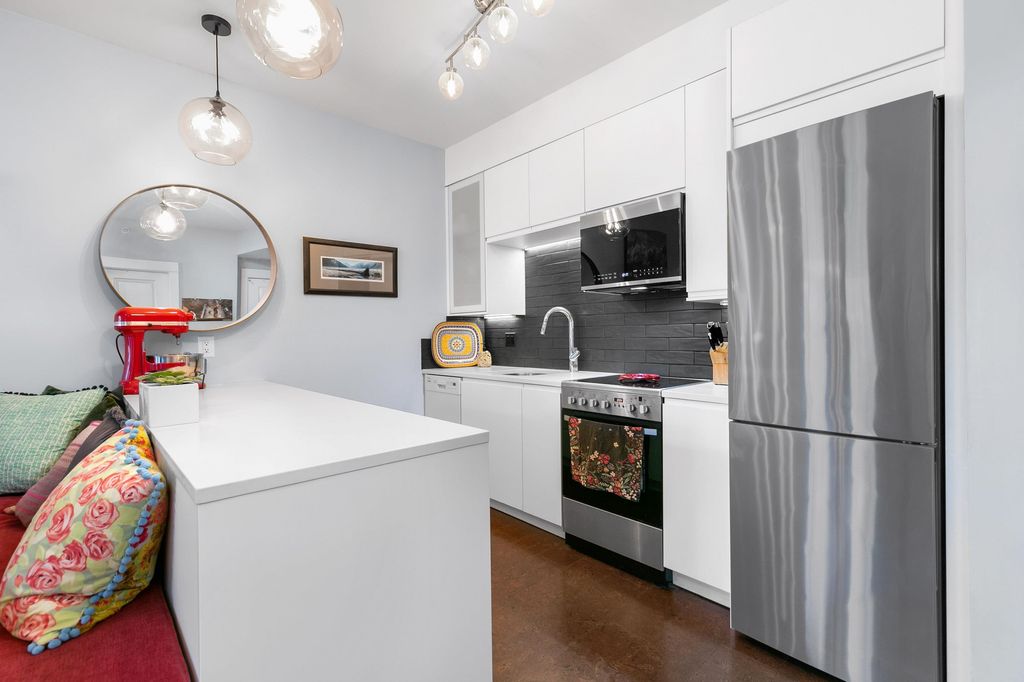 listing image 1103500472259370888