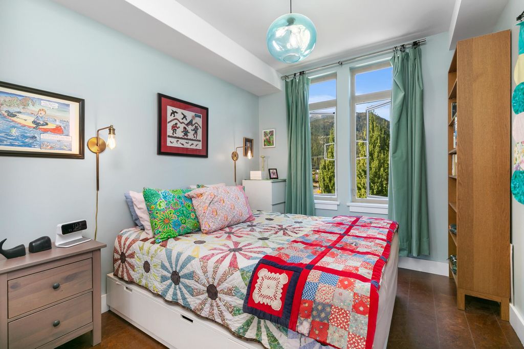 listing image 1106263143863988733