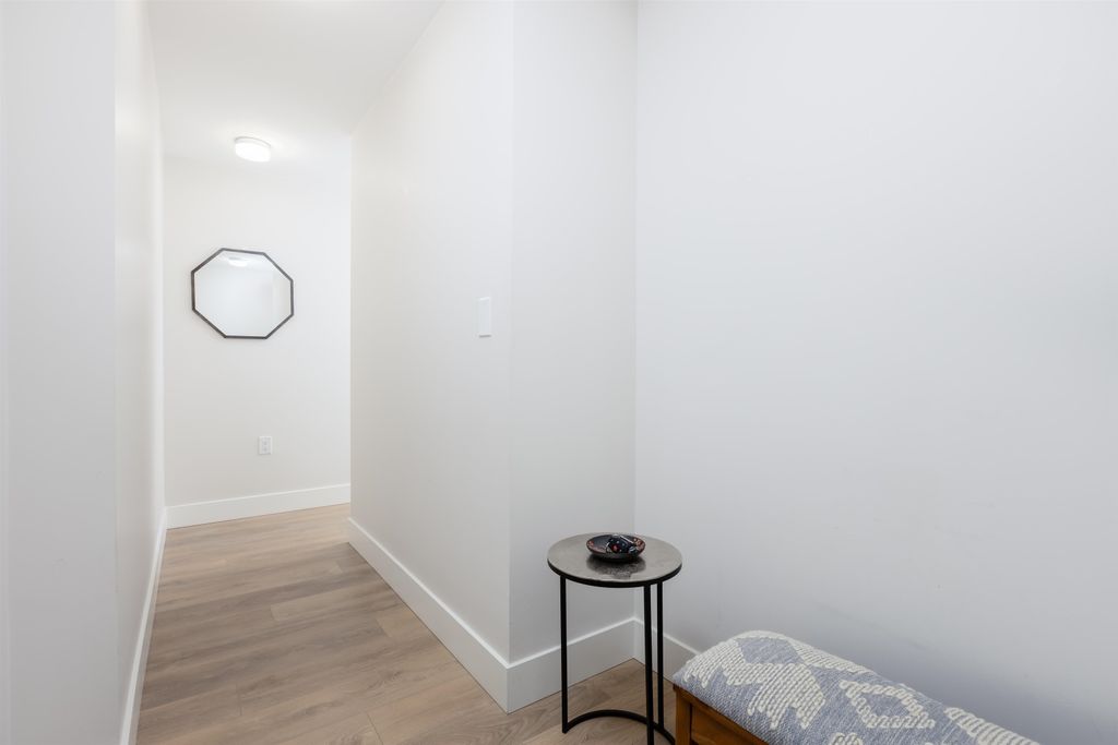 listing image 1102845751031218832