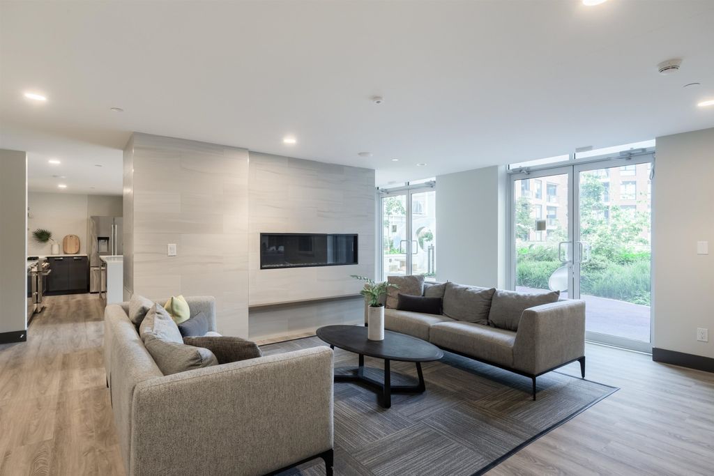 listing image 1102598344915253563