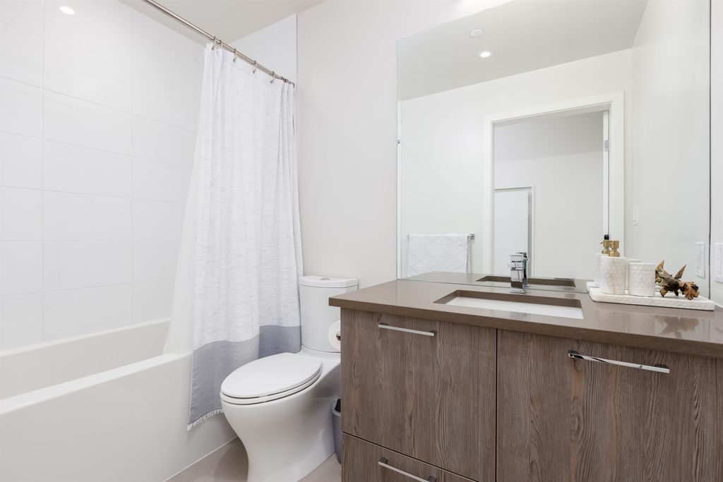 listing image 1102400683617058503