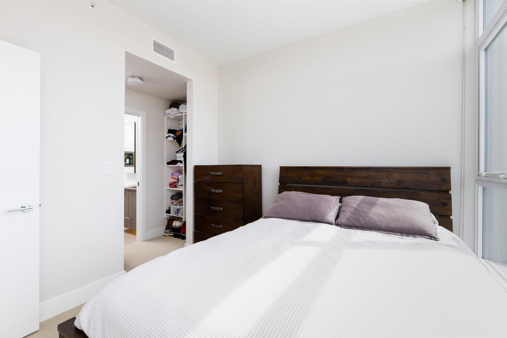 listing image 1102700953038396890