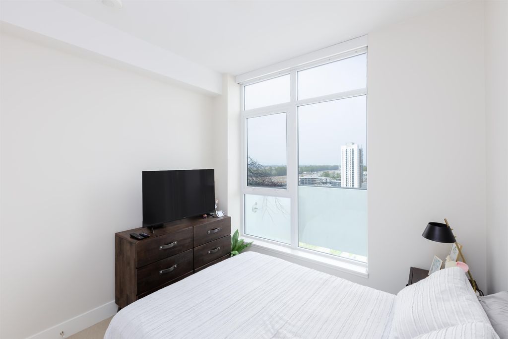 listing image 1102414810344701793