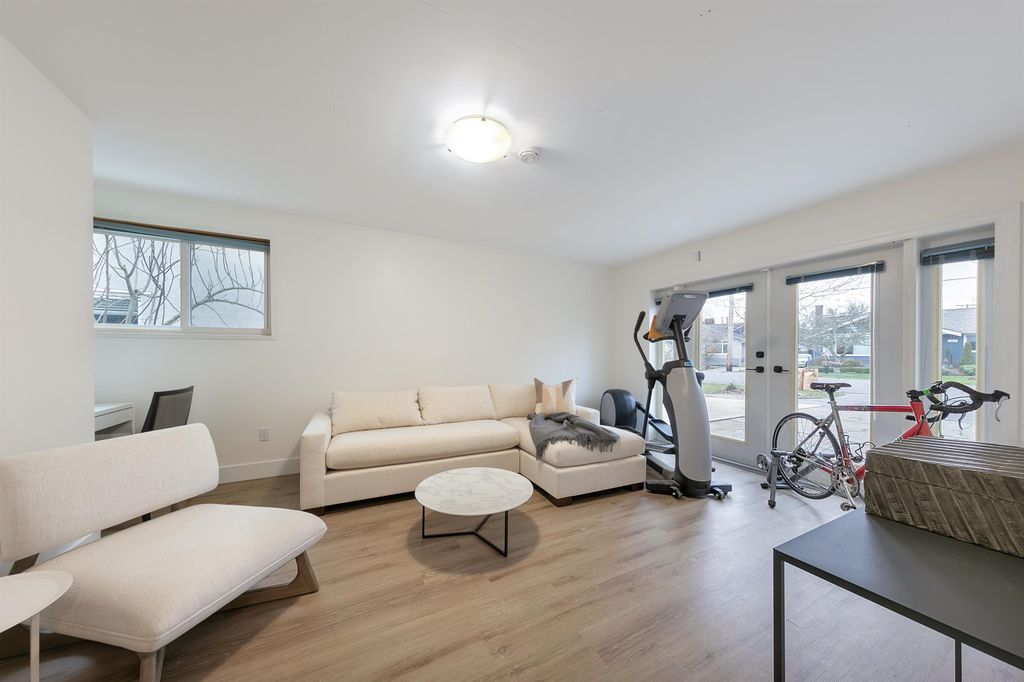 listing image 1104932423493884015