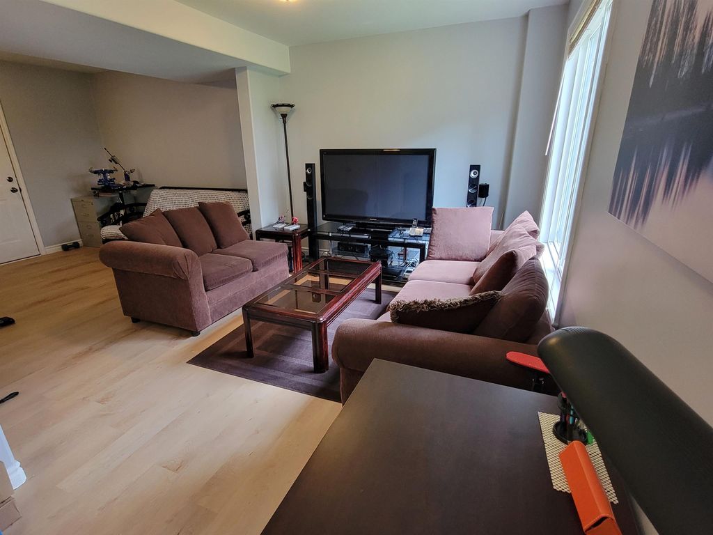 listing image 1108278062592975625
