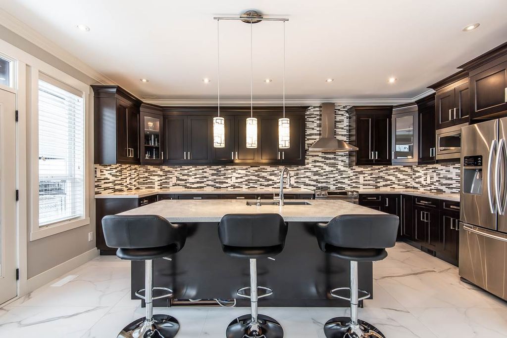 listing image 1108768803478732676