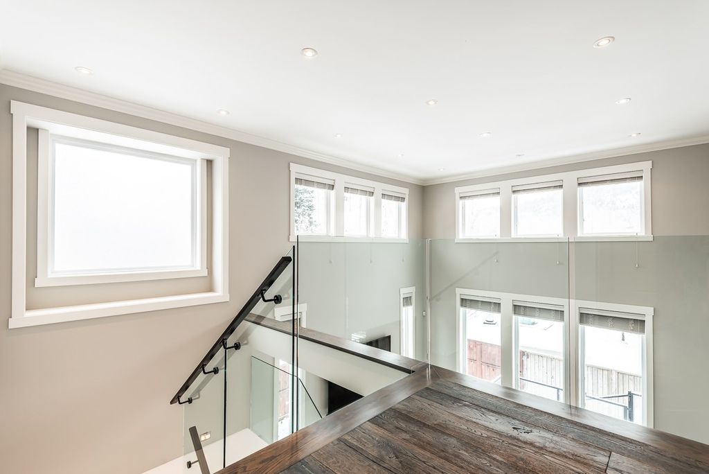 listing image 1100957597052560455