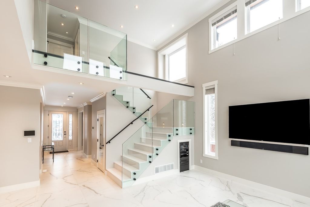 listing image 1105303241343186874