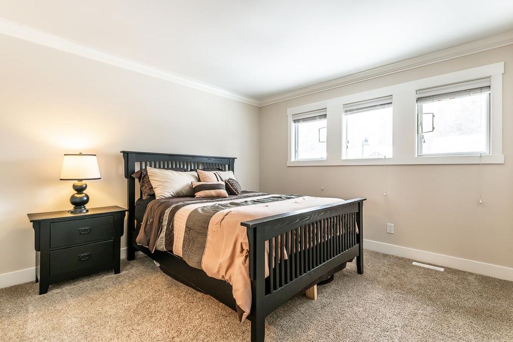 listing image 1109935382495205416